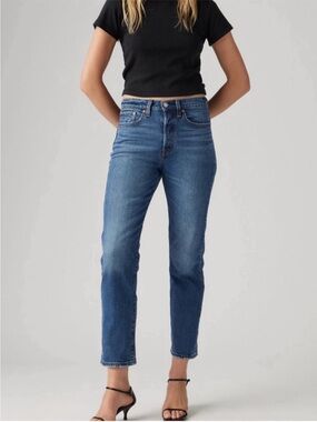 Levi’s Wedgie Straight Ankle Jean 
Women’s size 27 x 28